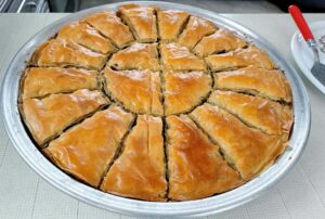 Σπανακοτυρόπιτα στο ταψί Βέφα Αλεξιάδου