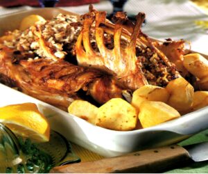 αρνίσιο στήθος γεμιστό στο φούρνο με πατάτες βέφα αλεξιάδου